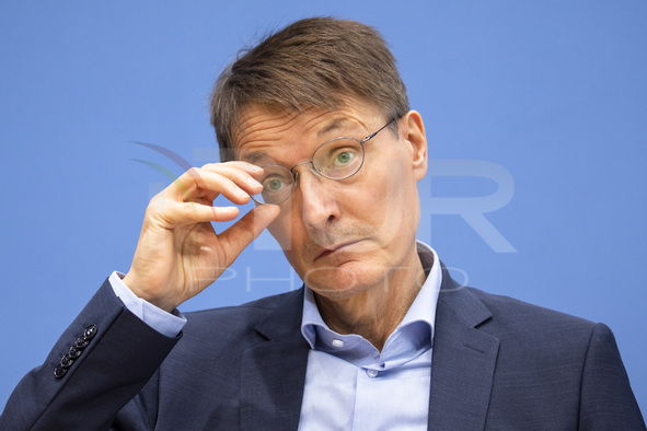 German Health Minister Lauterbach holds Press Conference about Corona Vaccination for Childer