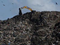 A JCB machine is seen in a garbage dumpyard ground on the outskirts of Mumbai, India, 02 May, 2023.  (