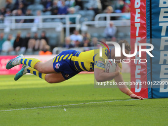 Warrington Wolves' George Williams goes over for a try during the BetFred Super League match between Hull Football Club and Warrington Wolve...