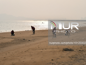 YANTAI, CHINA - JUNE 5, 2023 - Volunteers pick up garbages at the Golden Beach Beach in Yantai, East China's Shandong province, June 5, 2023...