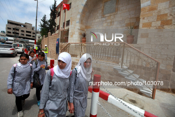Palestinians attend the ceremony of reopening the historic charity water tap of Ottoman Sultan Abdul Hamid II, in Gaza City on May 07, 2014....