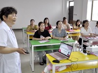 Women and children experts teach breastfeeding knowledge to expectant mothers in Zaozhuang, Shandong Province, China, August 4, 2023. (