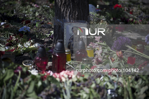 Ukraine, Odessa : Flowers outside the burnt trade union building in Odessa, Ukraine, May 8, 2014. More than 40 people died in the riots, whi...