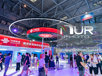  Citizens visit the booth of CHINA Unicom at the 2023 SMART CHINA EXPO in Chongqing, China, Sept. 5, 2023. (