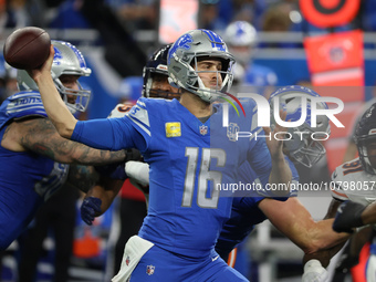 Detroit Lions quarterback Jared Goff (16) throws a pass during the second half of an NFL football game between the Chicago Bears and the Det...