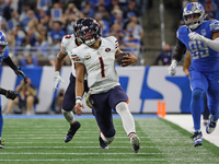 Chicago Bears quarterback Justin Fields (1) runs the ball during the second half of an NFL football game between the Chicago Bears and the D...