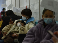 Sick children, accompanied by their parents, are receiving infusion treatment at the Department of Pediatrics of the People's Hospital in Fu...