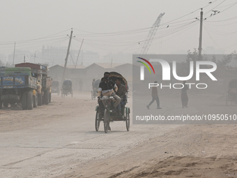 People Make Their Move In A Dusty Busy Road In Dhaka City, Bangladesh, On January 30, 2024. Dhaka City's Air Was Classified As 'very Unhealt...