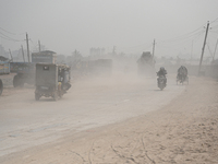 People Make Their Move In A Dusty Busy Road In Dhaka City, Bangladesh, On January 30, 2024. Dhaka City's Air Was Classified As 'very Unhealt...