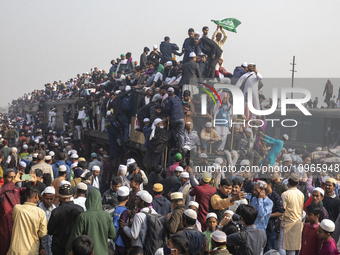 Thousands of Muslim devotees are returning home on an overcrowded train after attending the final prayer of Bishwa Ijtema, which is consider...