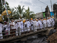 Indonesian Hindu devotees are parading and bringing offerings during a cleansing ceremony called 'Melasti' at a beach in Cilincing, Jakarta,...