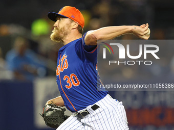 New York Mets relief pitcher Jake Diekman #30 is throwing during the fifth inning of a baseball game against the Washington Nationals at Clo...