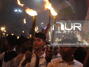 A number of Muslims are welcoming the arrival of the month of Ramadan by holding a torchlight parade on Brigadier General Katamso Street in...