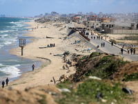 Palestinians are fleeing north Gaza and moving southward due to Israel's military offensive amid the ongoing conflict between Israel and Ham...
