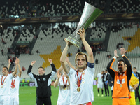 Sivilia's players celebrate with the trophy at the end of the UEFA Europa League final football match between Sevilla FC and SL Benfica Foot...