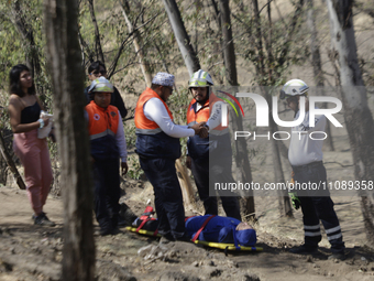 Members of Civil Protection are rescuing a person who suffered a fall while climbing Cerro de la Estrella in the Iztapalapa mayor's office i...