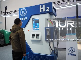 Visitors are visiting a ''hydrogen refueling station'' at the 2024 Beijing International Hydrogen Technology and Equipment Exhibition at the...