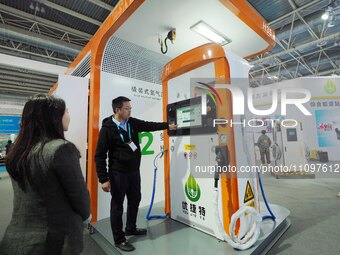 Visitors are viewing a ''skid-type hydrogen compressor unit'' at the 2024 Beijing International Hydrogen Technology and Equipment Exhibition...