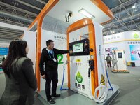 Visitors are viewing a ''skid-type hydrogen compressor unit'' at the 2024 Beijing International Hydrogen Technology and Equipment Exhibition...
