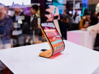 Motorola, the American manufacturer and subsidiary of the Chinese technology company Lenovo, is exhibiting a concept rollable smartphone tha...