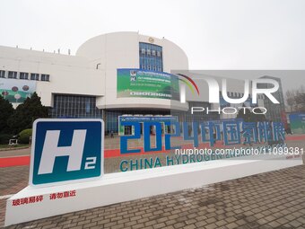 Visitors are visiting the 2024 China International Hydrogen Energy and Fuel Cell Industry Exhibition at the China International Exhibition C...