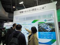 Visitors are visiting the 2024 China International Hydrogen Energy and Fuel Cell Industry Exhibition at the China International Exhibition C...