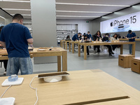 Few customers are shopping at an Apple store in Nanjing, Jiangsu Province, China, on March 27, 2024. According to data from the China Academ...