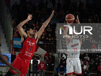 Davide Moretti of Itelyum Varese and Ahmet Safa Yilmaz of Bahcesehir Sport Club are competing during the FIBA Europe Cup match between Openj...
