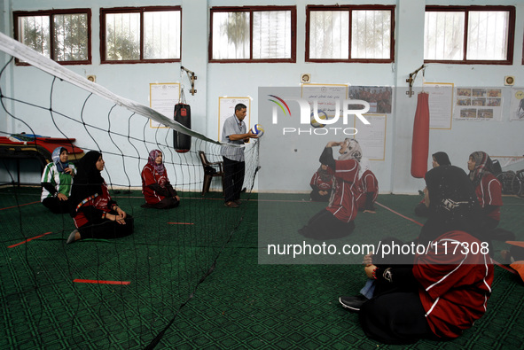 Disabled Palestinian volleyball of Women's a participates in Exercise a in Club Deir al-Balah in the central Gaza Strip on May 21, 2014. 
