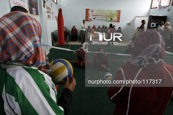 Disabled Palestinian volleyball of Women's a participates in Exercise a in Club Deir al-Balah in the central Gaza Strip on May 21, 2014. 