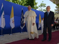 Pope Francis is welcomed by Israeli President Shimon Peres ahead of a meeting at the presidential residence in Jerusalem on May 26, 2014. (