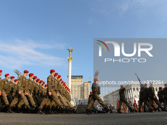 Ukrainian soldiers and military vehicles participate the military parade rehersal at the Independence Square downtown Kiev, Ukraine, 19 Augu...