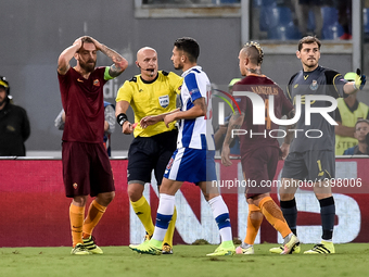 Daniele De Rossi of Roma gets a red card from referee during the UEFA Champions League playoff match between AS Roma and FC Porto, at Olympi...