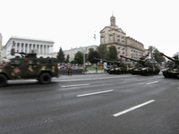 Ukrainian self-propelled 152-mm 'Msta-C' howitzers roll by at Kiev's Independence Square, Ukraine, 24 August 2016, during a parade on the oc...