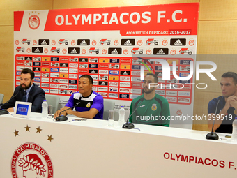 Arouca's Angolan head coach Lito Vidigal (L) and Arouca's Brazilian goalkeeper Rafael Bracalli (R) during the press conference of UEFA Europ...