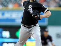 Chicago White Sox starting pitcher James Shields (25) pitches the second inning of a baseball game against the Detroit Tigers in Detroit, Mi...