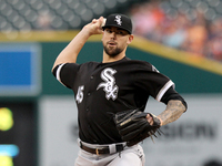 Chicago White Sox relief pitcher Anthony Ranaudo (45) pitches in the first inning of a baseball game against the Detroit Tigers in Detroit,...