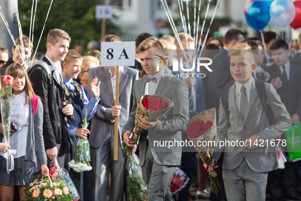 Students holding flowers attend a ceremony marking the beginning of a new school year in Moscow, capital of Russia, on Sept. 1, 2016. Sept....