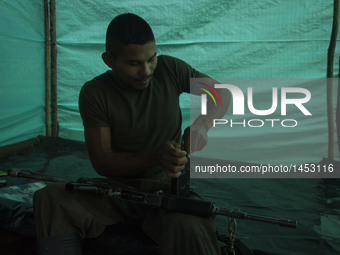 Antonio of 22 years has been for about 6 years as a guerrilla of FARC EP, beginning his day preparing his rifle in Llanos del Yari, a town i...