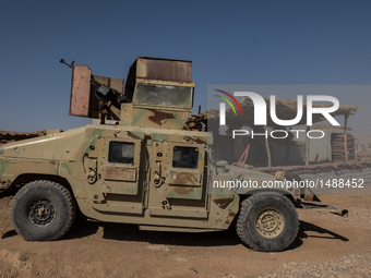 Kourdish Peshmerga humvee with heavy machine gun points at ISIS forces of Mosul, on October 8, 2016. Military facilities of Kurdish Peshmerg...