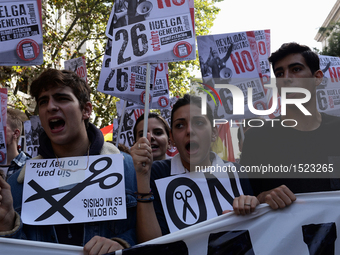 Thousand of Spanish students against the education reforms of the Popular Party in Madrid on October 26th, 2016. Demonstration organized by...