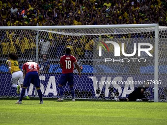 David Luiz (4) scores 1-0 for Brazil against Chile, at the match #49, for the Round of 16, of the 2014 World Cup, this saturday, June 28th,...