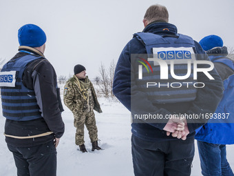 OSCE members nearby Troitske village frontlines, Ukraine, on 3 February 2017. (Photo by Celestino Arce/NurPhoto)