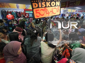 SEMARANG, INDONESIA - JULY 19: Indonesian Muslims arrive for shopping during the 'Late Night Shopping', a mall event ahead of the Eid al-Fit...