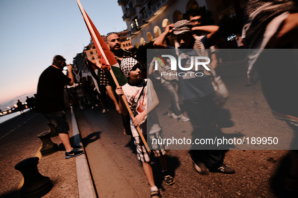 Hundreds of Palestinian refugees living in Greece demonstrated in the center of Thessaloniki against the attacks of the Israeli army in Gaza...
