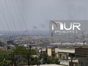 Smoke billows from Mosul's Old City on April 18, 2017, during an offensive by Iraqi security forces to recapture the city from Islamic State...