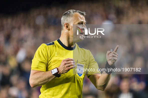 The referee, Bjorn Kuipers during the UEFA Champions League Quarter Final second leg match between FC Barcelona and Juventus at Camp Nou Sta...
