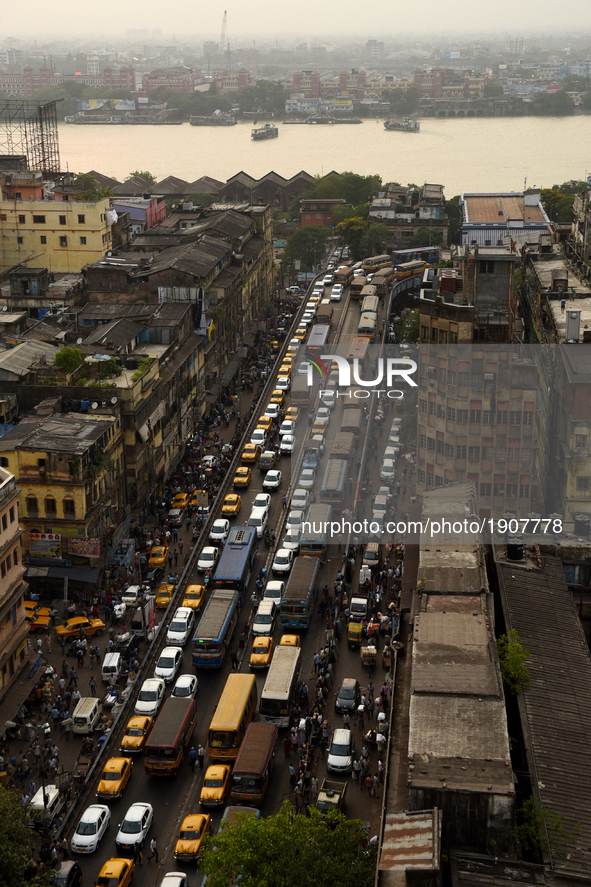 Traffic jams in Eastern India city, in Kolkata, on April 20, 2017  