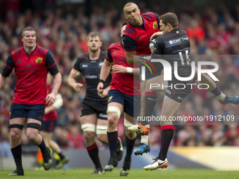 Simon Zebo of Muster and Alex Goode of Saracens battle for the ball during the European Rugby Champions Cup Semi-Final match between Munster...