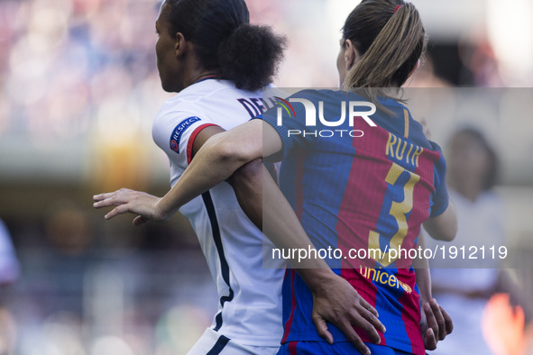 Marie-Laure Delie of Paris Saint Germain defended by Ruth of FC Barcelona during the semifinals of UEFA Womens Champions League match betwee...